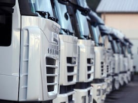 Camions de transport routier.