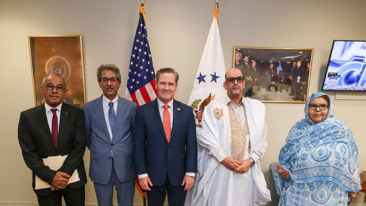 Des représentants du Mouvement sahraoui pour la paix avec l'ambassadeur des Etats-Unis à l'ONU, Mike Waltz.