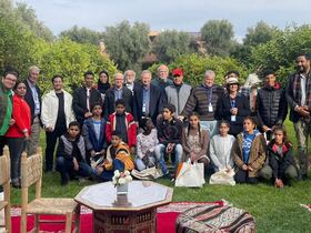 Des prix Nobel de différentes disciplines ont discuté avec des étudiants et des enfants dont les associations Al Karam et Bayt Al Yatim prennent soin, à Marrakech, fin 2022.