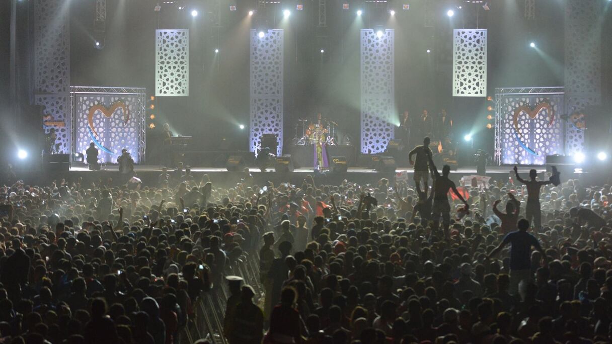 Un record historique car jamais un concert n'a rassemblé autant de monde à Mawazine, toutes éditions confondues.