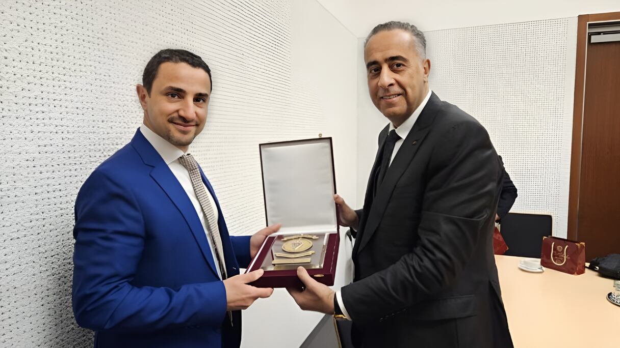 المدير العام للأمن الوطني ولمراقبة التراب الوطني عبد اللطيف حموشي، يجري صباح اليوم الثلاثاء 28 نونبر الجاري بالعاصمة النمساوية فيينا، محادثات ثنائية مع عمر حيجاوي بيرشنر المدير العام لمصالح حماية الدولة والاستخبارات بجمهورية النمسا.