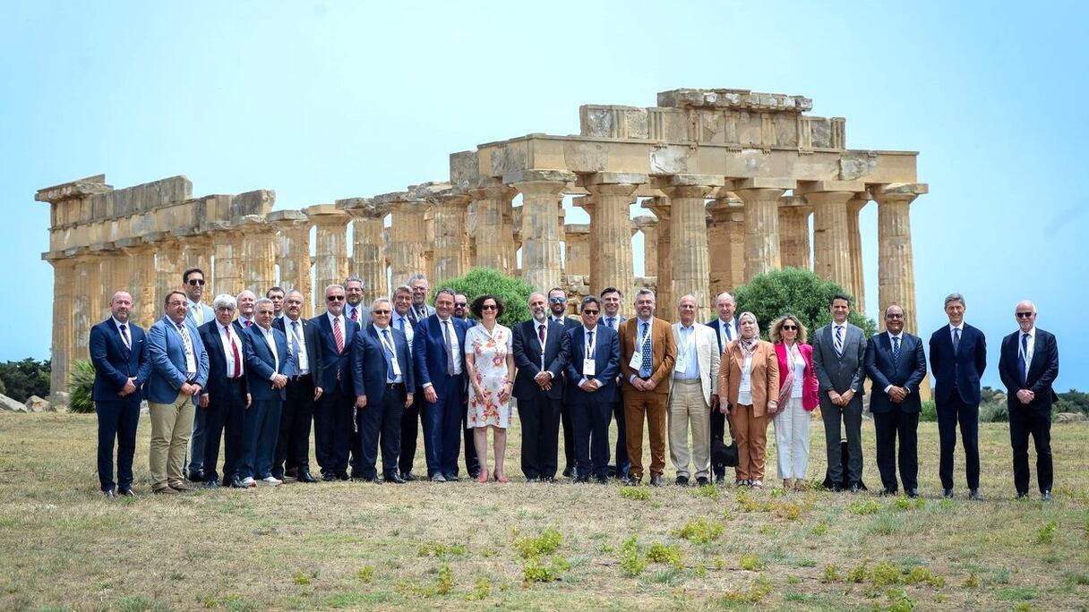 Une photo de famille des présidents des régulateurs de l’énergie méditerranéens en Sicile.