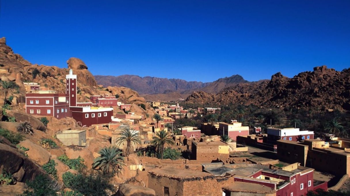 Tafraout, à 107 km de Tiznit. Perché à 1.200 mètres d'altitude dans l'Anti-Atlas, ce village de 6.500 habitants est la "capitale" de la célèbre tribu des Ammeln, dont les membres sont très connus pour leur sens des affaires et leur dynamisme commercial.