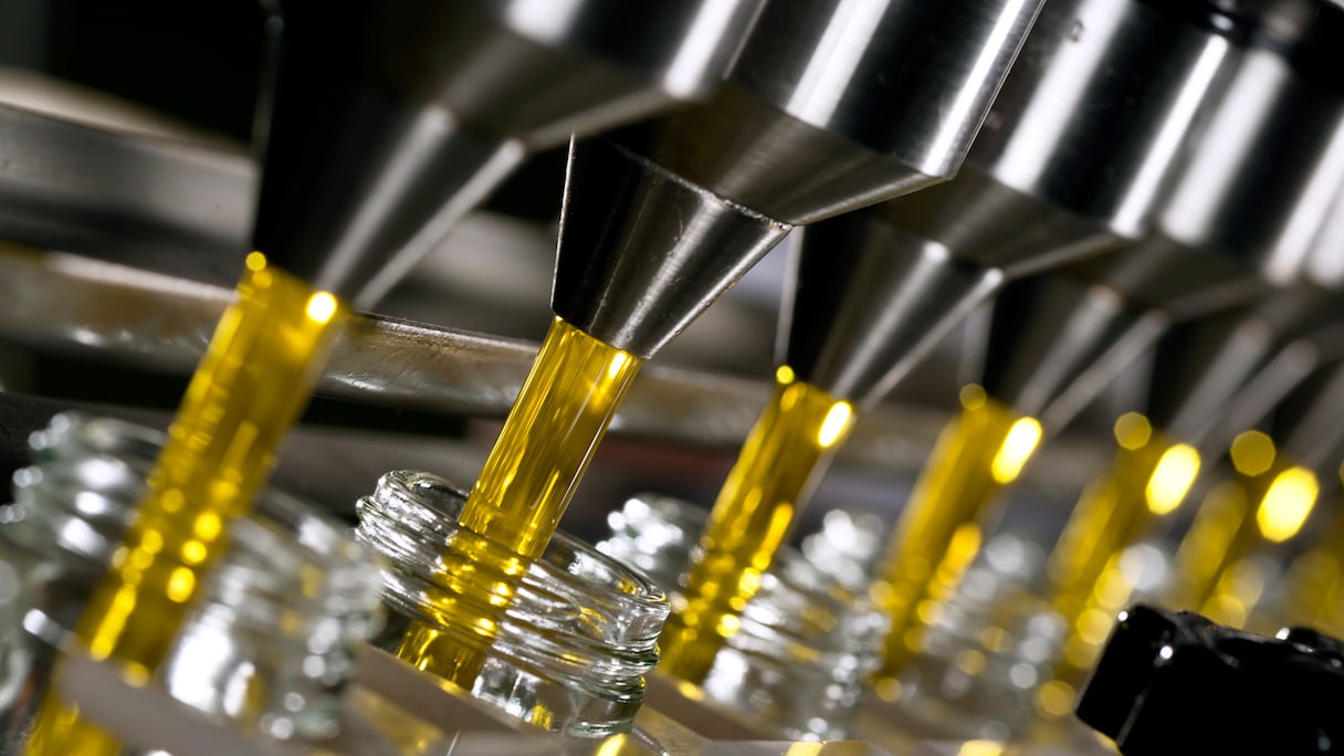 Mise en bouteille d'huile d'olive.