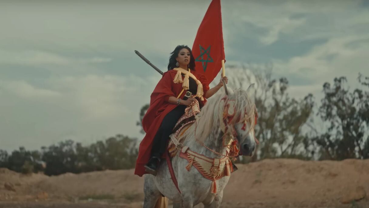 La chanteuse Jaylann dans le clip de son nouveau titre "Ha Wlidi".