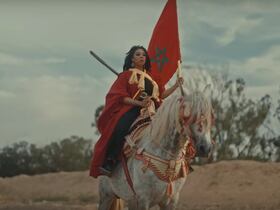 La chanteuse Jaylann dans le clip de son nouveau titre "Ha Wlidi".