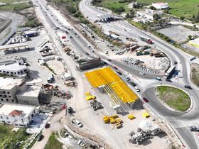 بلغت نسبة تقدم أشغال إنجاز الممر فوق أرضي "أغدير الدفلى" بملتقى الطريق الوطنية رقم 2 والطريق الإقليمية رقم 4613 نحو 36 في المائة وينتظر الانتهاء منه قبل الفاتح من شهر يوليوز المقبل .