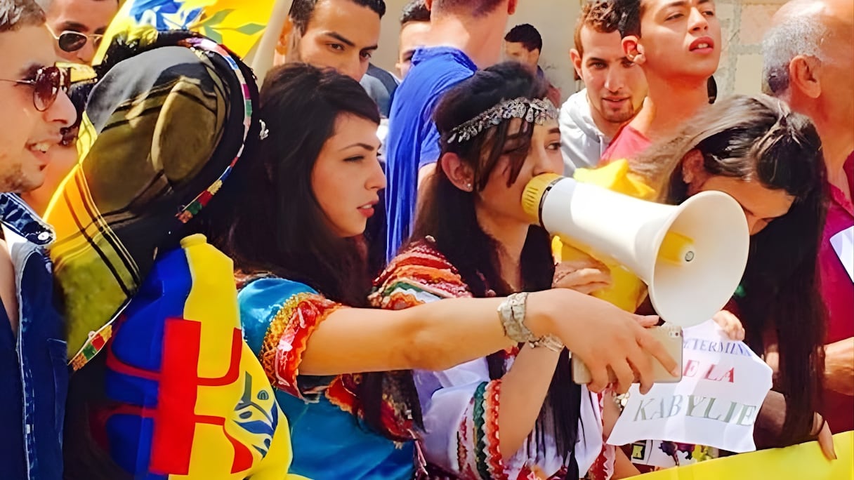 Lors d'une marche pour l'indépendance de la Kabylie.