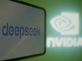 Les logos DeepSeek et Nvidia.