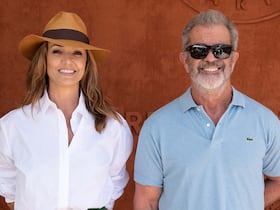 Nadia Fares et Mel Gibson assistent aux Internationaux de France 2021 à Roland Garros le 13 juin 2021 à Paris, France.