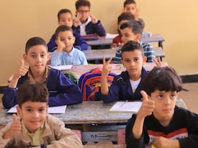 Des élèves de la province de Laâyoune regagnent leurs bancs de l'école dans la bonne humeur.