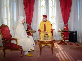 Le roi Mohammed VI recevant El Yazid Er-Radi, que le Souverain a nommé secrétaire général du Conseil supérieur des Oulémas, mardi 14 avril 2026.