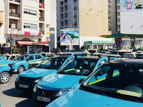Petits taxis, à Tanger.