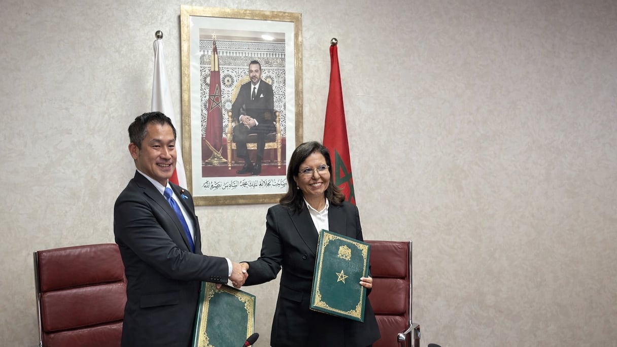 Lors de la signature du financement supplémentaire accordé par le Gouvernement japonais pour la réalisation du projet d’Aménagement d’un port de pêche de nouvelle génération à Souiria K’dima.