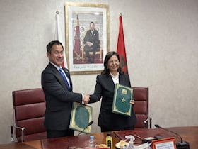 Lors de la signature du financement supplémentaire accordé par le Gouvernement japonais pour la réalisation du projet d’Aménagement d’un port de pêche de nouvelle génération à Souiria K’dima.