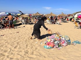 الأزبال تفسد متعة المصطافين بشاطئ واد اليان بطنجة