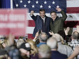 Les sénateurs républicains Ted Cruz et David McCormick.