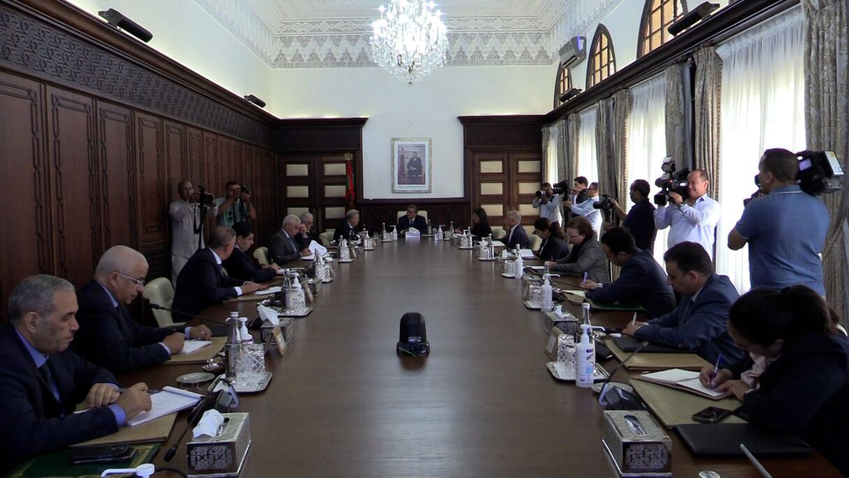 Lors de la première réunion de la commission interministérielle en charge de la gestion des effets du séisme qui a frappé le Maroc.