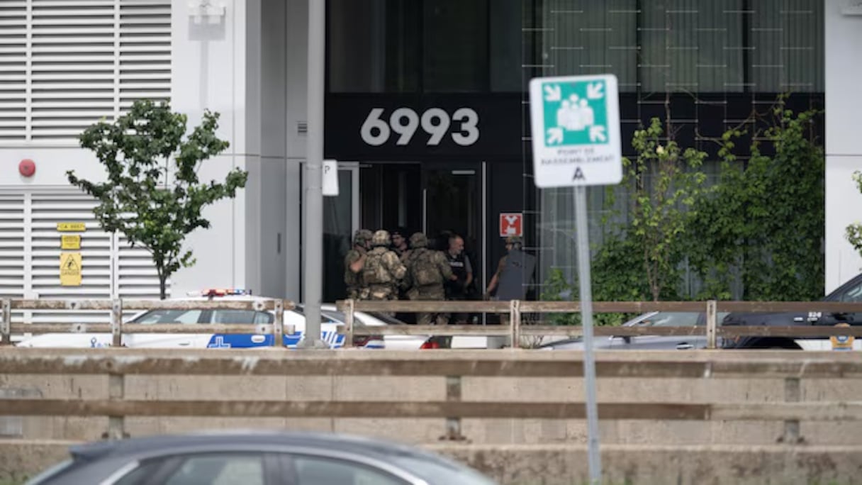 Lors de l'intervention de la police canadienne à la suite d'une fusillade dans le quartier de Côte-des-Neiges. (Capture d'écran).