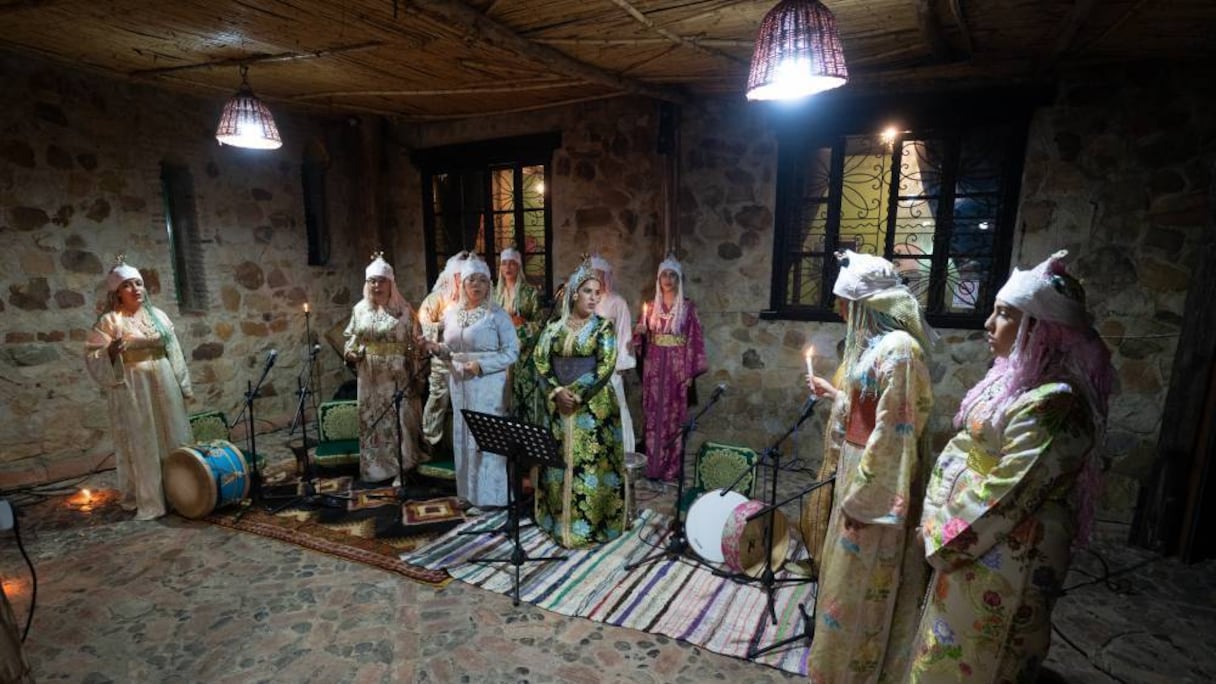 Photo du dossier du Maroc inscrit sur la liste représentative du patrimoine culturel immatériel de l'Unesco portant sur "le caftan marocain: art, traditions et savoir-faire".