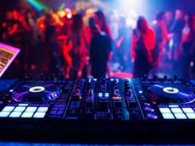 "Massira", le nouveau titre de BarcoDJ, joué pour la première fois au festival Umbramur à Marrakech, le 3 mai 2025.