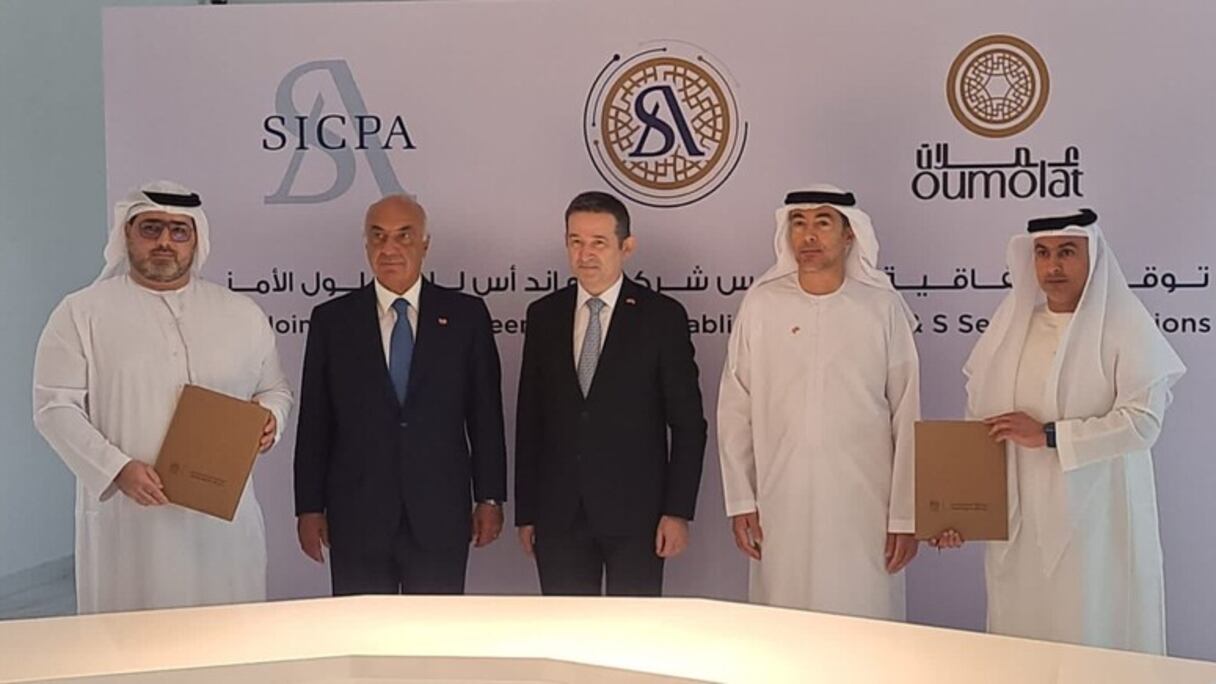 Lors de la signature du partenariat entre Oumolat Security Printing et la société suisse SICPA.