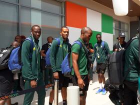 تركيز و صمت لحظة وصول بعثة منتخب جنوب إفريقيا منافس "الأسود" في دور ثمن "الكان" إلى سان بيدرو