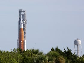 La fusée lunaire sans pilote Artemis I, sur la rampe de lancement du Kennedy Space Center à Cap Canaveral, en Floride, le 23 août 2022.