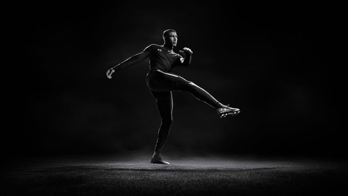 Achraf Hakimi joue dans une publicité annonçant la nouvelle collaboration d'Under Armour, son nouvel équipementier, et Mansory, marque de personnalisation de voitures de luxe.