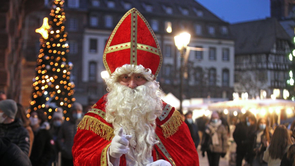 La fête de la Saint-Nicolas est issue de la célébration religieuse du 6 décembre, telle que fixée par le calendrier liturgique de l'Église catholique