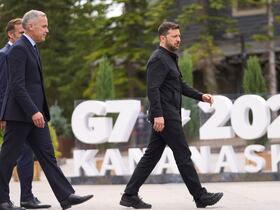 Emmanuel Macron, Mark Carney et Volodymyr Zelenskyy au sommet du G7 à Kananaskis, au Canada, le 17 juin 2025
