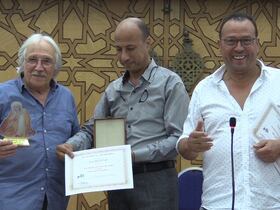 Hommages au scénariste et chercheur universitaire italien Mario Brent, et à l'acteur marocain Ezz Al-Arab Al-Kaghat, au cours de la cérémonie d’ouverture du festival international Agora, le 7 octobre 2022, à Fès.