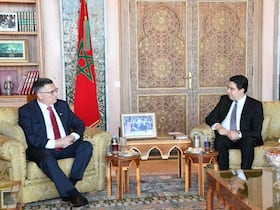 Le ministre des Affaires étrangères, Nasser Bourita, et le vice-Premier ministre et ministre israélien de la Justice, Gideon Saar, mercredi 27 juillet 2002 à Rabat.