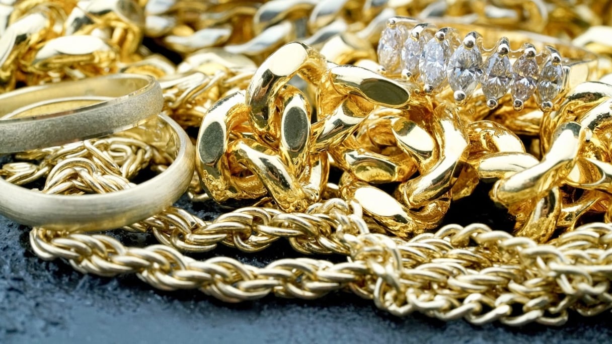 Des bijoux en or.