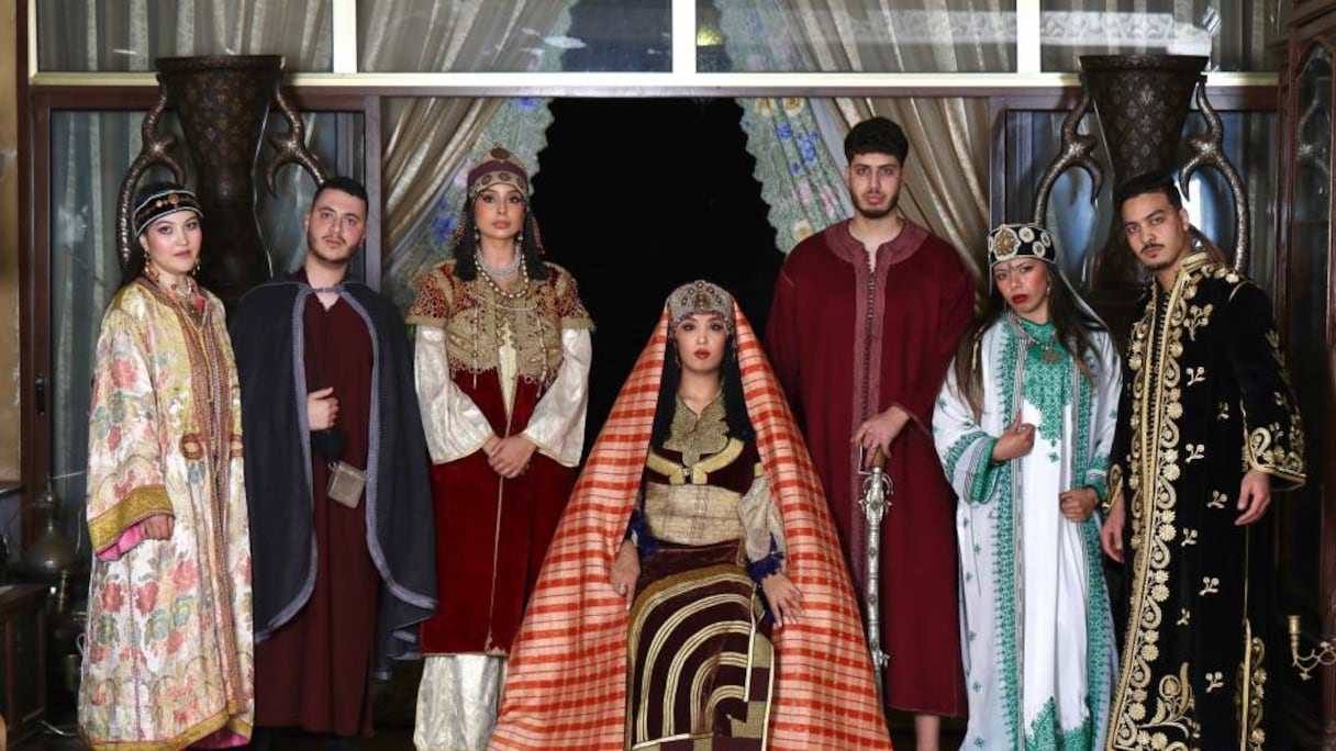 Photo du dossier du Maroc inscrit sur la liste représentative du patrimoine culturel immatériel de l'Unesco portant sur "le caftan marocain: art, traditions et savoir-faire".
