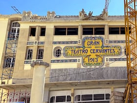 مشاهد حصرية لأشغال الترميم داخل مسرح "سيرفانتيس" طنجة