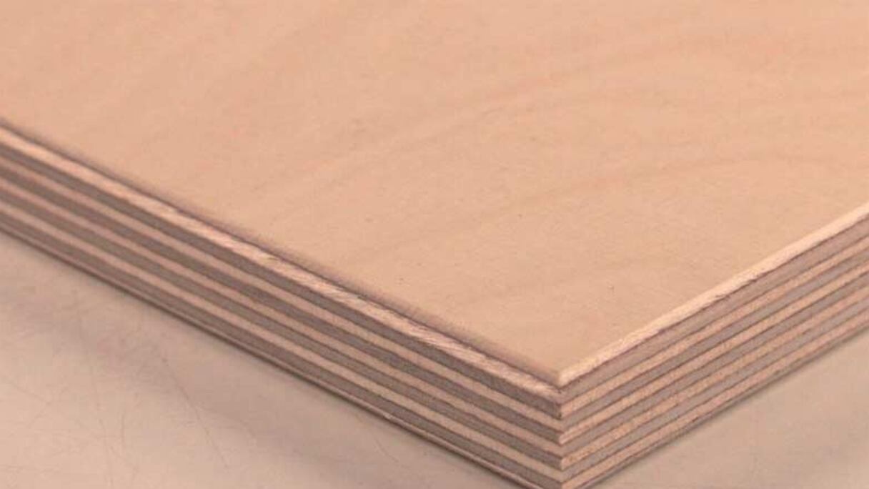 Plaques de contreplaqué.