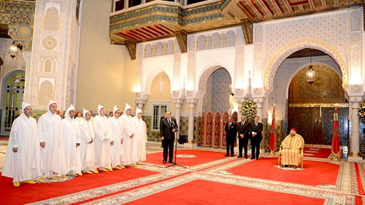 Le roi Mohammed VI recevant les nouveaux walis et gouverneurs nommés au niveau des administrations territoriale et centrale, dimanche 25 juin à Casablanca.