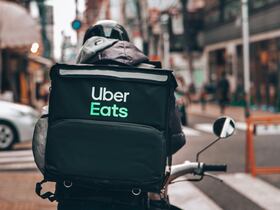 Un livreur Uber Eats. Photographie d'illustration.