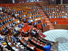 Séance plénière dans l'hémicycle du Parlement du Royaume.