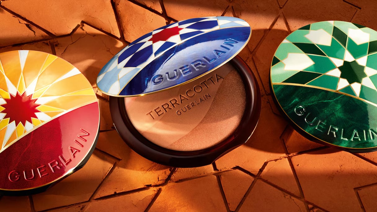 La collection "Terracotta Golden Dunes" de Guerlain s'inspire du Sahara marocain et de l'art du zellige perpétué par le savoir-faire ancestral du royaume.