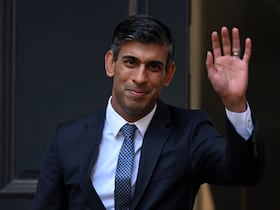 Rishi Sunak, nouveau chef des conservateurs, quitte le siège du parti, à Londres, le 24 octobre 2022. Il doit être nommé Premier ministre par le roi Charles III, le 25 octobre 2022.