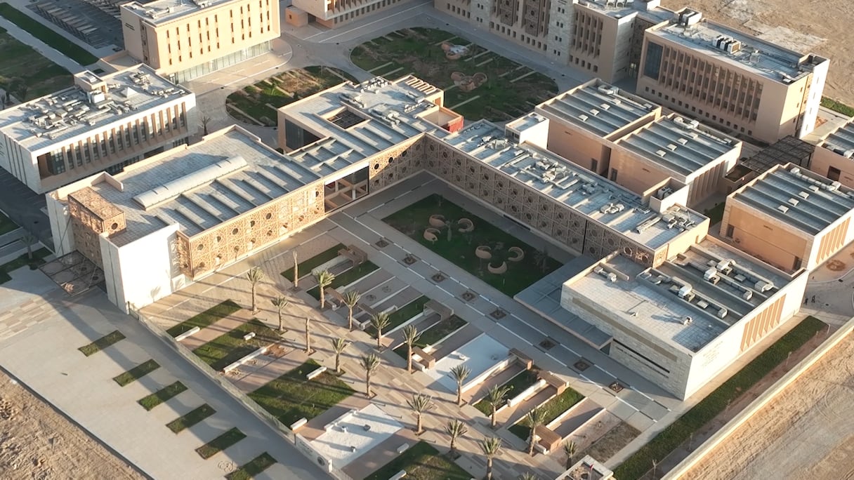 رؤية ملك وتنمية وطن (ح1): كلية الطب والصيدلة وطب الأسنان بالعيون صرح علمي اختصر المسافات بالجنوب