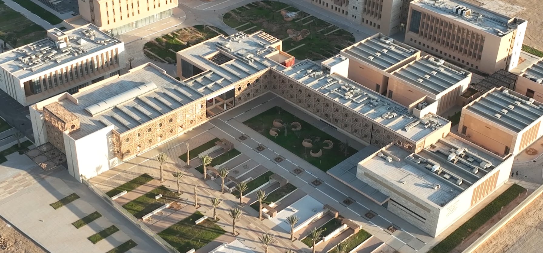 رؤية ملك وتنمية وطن (ح1): كلية الطب والصيدلة وطب الأسنان بالعيون صرح علمي اختصر المسافات بالجنوب