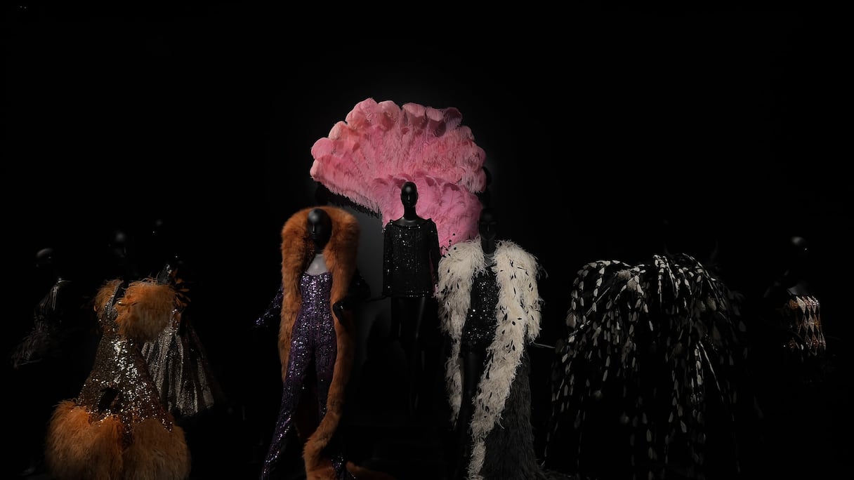 Vue de l'exposition "Yves Saint Laurent en scène", qui se tient au Musée Yves Saint Laurent Marrakech (mYSLm), jusqu'au 5 janvier 2027.