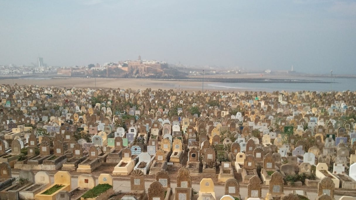 Un cimetière à Salé.