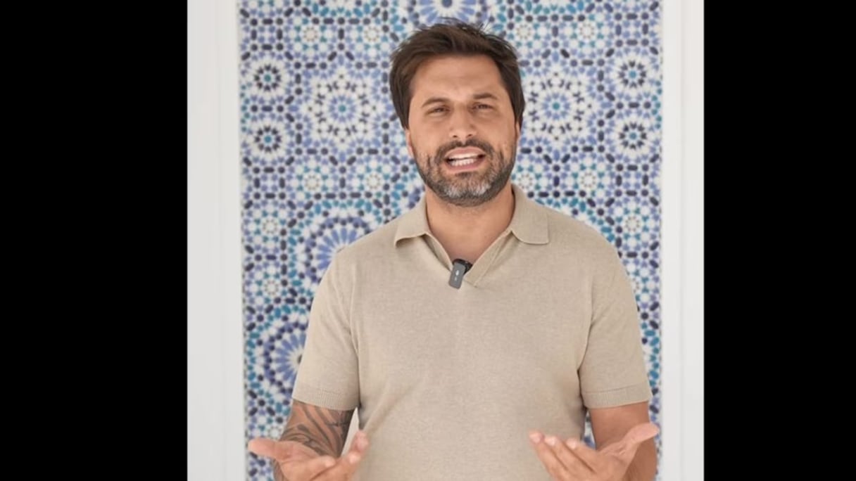 Georges-Louis Bouchez, président du MR en Belgique, dans une vidéo publiée le 14 mai 2025 et réalisée la veille à Tétouan, a annoncé le dépôt d’un texte au Parlement fédéral «qui visera à reconnaitre la souveraineté internationale marocaine sur le Sahara».