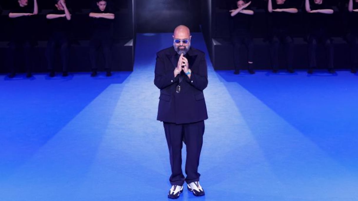 Charaf Tajer, fondateur de la marque Casablanca, le 28 février, au Cirque d'hiver à Paris, à l'occasion de la présentation de sa nouvelle collection, "Venus as a Boy", à la Fashion Week.