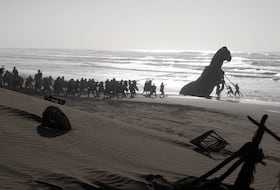 La scène du cheval de Troie offert en offrande à Poséidon a été tournée sur la plage d'Essaouira.