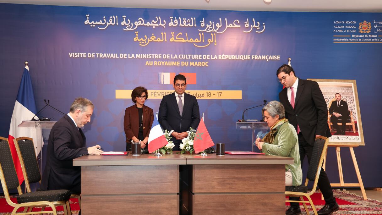 Lors de la signature des accords de renforcement de coopération culturelle entre le Maroc et la France.
